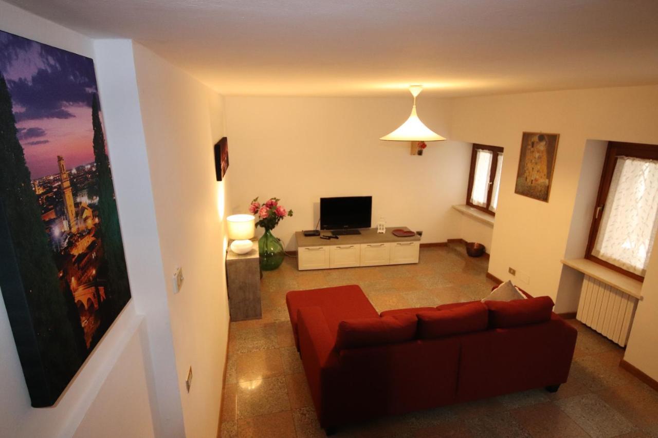 Casa Vacanze Al Borgo Caprino Veronese Eksteriør billede